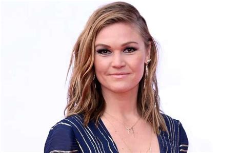 Julia Stiles Bio: Age, Family, Height, Husband, Net Worth, Facts